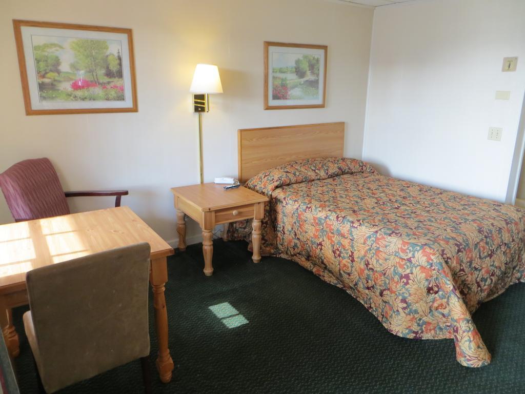 Pine Crest Motor Lodge Holly Springs Habitación foto