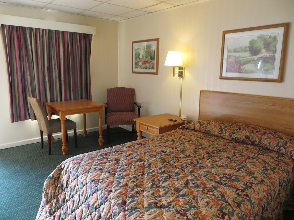Pine Crest Motor Lodge Holly Springs Habitación foto